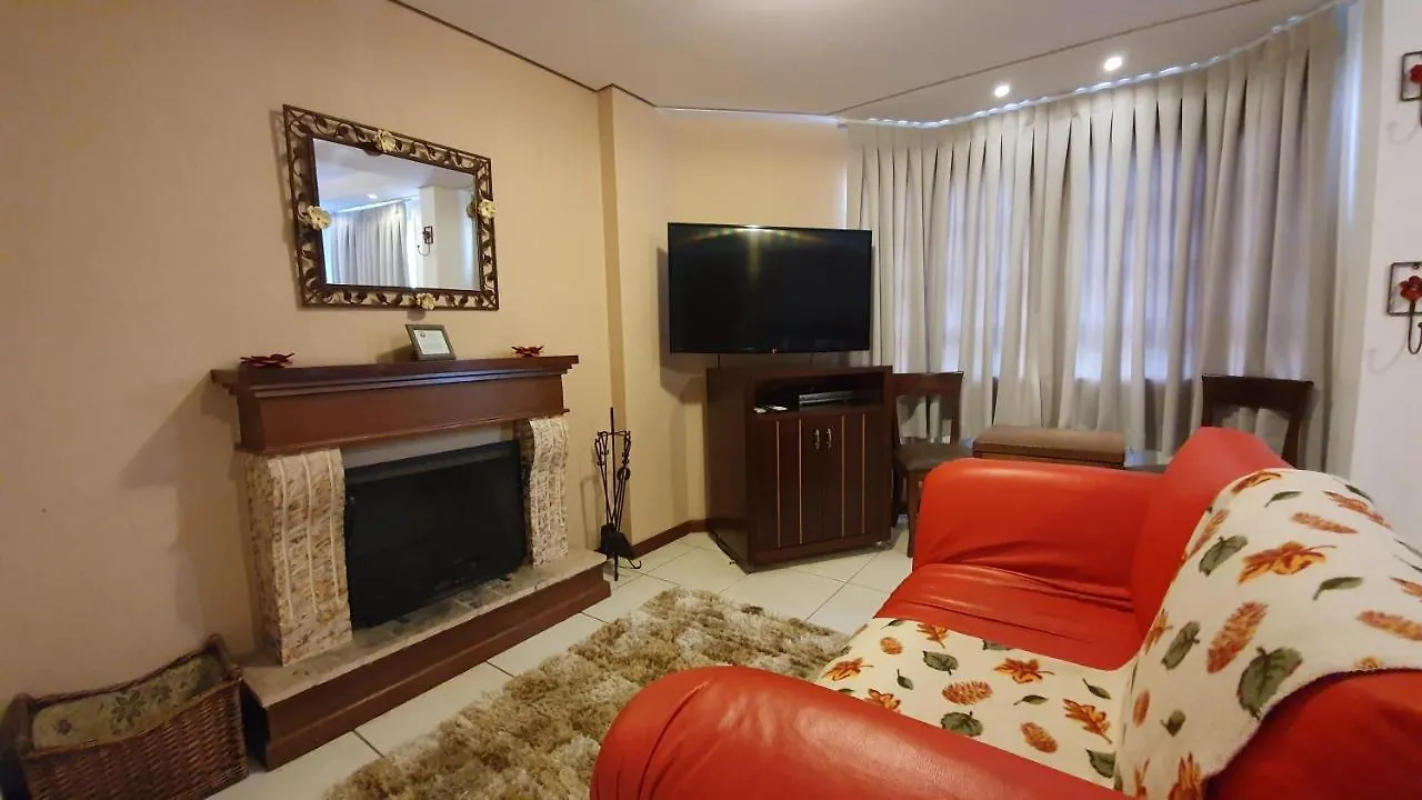 Pousada Cheverny - Facil Acesso Ao Centrinho E Baden Bar Campos do Jordao 3*,